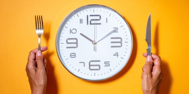 Early breakfast could help you live longer